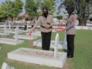 Menyambut HUT Polwan, Polres Kebumen Ziarah Makam Pahlawan