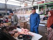 Pemkab Bagi Hadiah ke Pengunjung dan Pedagang Pasar Prembun