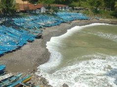 Dampak Gelombang Tinggi, Ribuan Nelayan Kebumen Berhenti Melaut