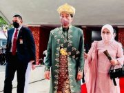 Simbol Kepedulian, Jokowi Kenakan Baju Adat Paksian