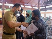 Bupati Kudus Kembali Serahkan Santunan Kematian Sebesar Rp 881 Juta