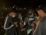 12 Suporter Bola Ditangkap, Bawa Miras di Stadion Manahan