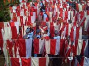 Ribuan Pelajar di Parakan Mencuci Bendera Merah-Putih Secara Massal Bendera Merah Putih