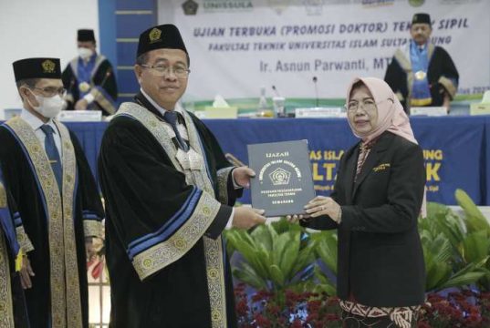 Dr Teknik Unissula Ini Ciptakan Bendung Barrier Plastik Darurat