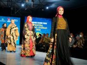 Istri Ganjar Pranowo Tampil Memukau di Semarang Fashion Trend 2022, Peragakan Busana Batik Blora