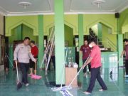 Sambut HDKD Ke-77, Badiklat Kumham Jateng Gelar Aksi Bersih Masjid