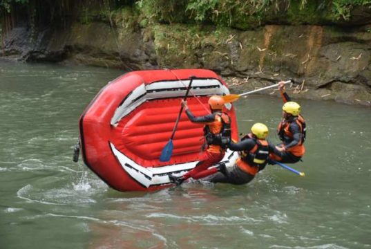 Kantor SAR Semarang Gelar Sertifikasi Arung Jeram untuk Rescuer