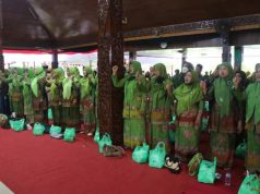 Pengajian Muharram di Rumah Dinas Bupati Blora, Muslimat NU Blora Berikan Santunan untuk 80 Anak