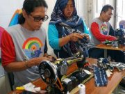 PLN Tingkatkan Kemandirian Usaha Penyandang Disabilitas dengan Pelatihan Pembuatan Keset dan Sepatu