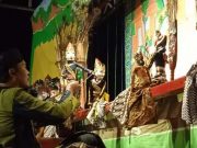Dalang Sampan Pentaskan Wayang Golek Menak di Jepangrejo