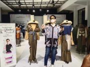 Desainer Kondang Deny Wirawan Berbagi Ilmu Fashion ke Siswa SMK di Kudus
