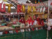 Pedagang Pasar Rejowinangun Upacara HUT Kemerdekaan di Depan Dagangannya Pasar Rejowinangun