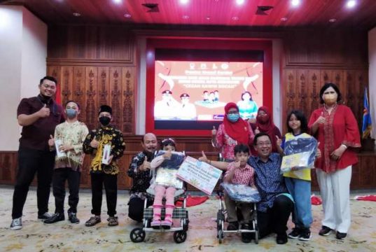 BMCI Salurkan Bantuan Pendidikan dari Donasi Konsumen Alfamart di Kota Semarang