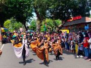 Angkat Batik dalam Kirab untuk Tanamkan Cinta Budaya