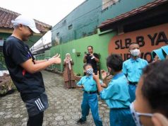 Gunakan Bahasa Isyarat Siswa SLB B Yakut Sambut Gubernur
