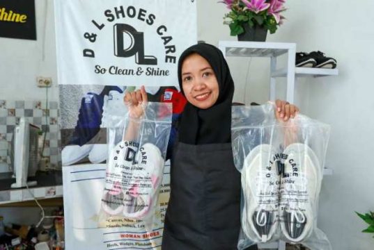 Pelanggan Jasa Cuci Sepatu Asanah Meningkat Berkat Lapak Ganjar