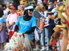 Siti Atikoh Menari Jaranan Bareng Ribuan Seniman Tradisional