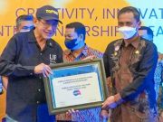 Buat Trobosan Baru Promosi Wisata, Disparbud Wonosobo Terima Penghargaan MarkPlus