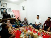 Takziah ke Rumah Bang Dzoel, Ganjar: Beliau Legenda Fotografi yang Menginspirasi
