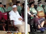 Ponpes Al Mukmin Ngruki Gelar Upacara Peringatan Kemerdekaan RI, Abu Bakar Baasyir Terima Bendera Merah Putih