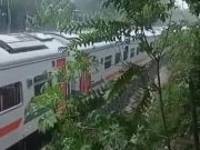 Rel Jalur Semarang-Solo Tergenang di Kalioso, KA Brantas dan Joglosemarkerto Terlambat