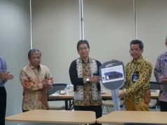 Lembaga Tes Masuk Perguruan Tinggi Hibahkan Mobil untuk UNS