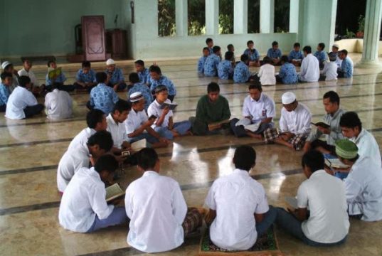 Membangun Masyarakat Pembelajar Melalui Masjid