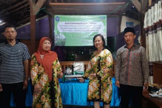 Fakultas Pertanian Unisri Bantu Alat Parut Garut untuk Kelompok Tani Sidomaju Boyolali