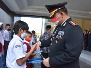 Polresta Surakarta Serahkan Beasiswa Bagi Putra-Putri Polri Berprestasi