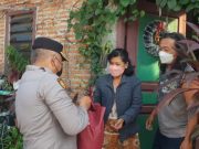 Bakti Sosial Polsek Banjarsari Bagi Sembako untuk Warga Kurang Mampu