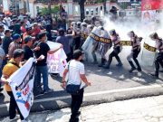 Massa Melakukan ‘Unjuk Rasa’ di Depan Gedung DPRD Wonogiri