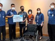 BCA Wilayah II Semarang Serahkan Bantuan 10 Kursi Roda ke Dinas Sosial