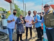 Dukung Peningkatan Keselamatan, Pertamina Patra Niaga Bagikan Jaket Keselamatan untuk Nelayan di Tegal