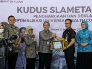 Bupati Kudus Raih Penghargaan atas Capaian 95 Persen UHC Kepesertaan JKN