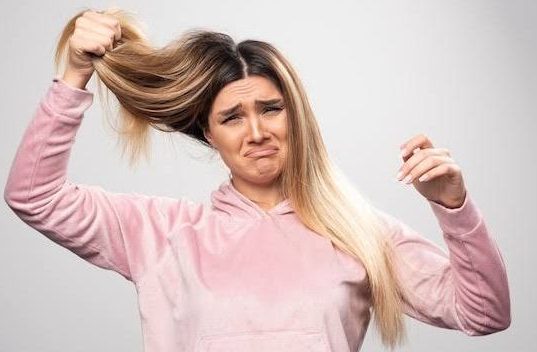 Lima Tips Merawat Rambut Kering