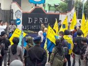 Tolak Kenaikan Harga BBM, Massa di Brebes Tutup Pantura