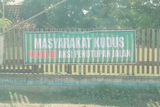 Bermunculan Spanduk Tolak Demo Sopir Truk ODOL Blokir Jalan