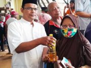 Dengan CSR Vaksinasi di Kelurahan Wonotingal Bagikan Minyak Goreng