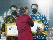 Pangdam IV/Diponegoro Terima Penghargaan Anugerah Jawa Pos Radar Semarang 2022