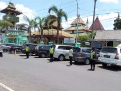 Polwan Polres Blora Jaga Pelaksanaan Ibadah Shalat Jumat