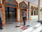 Polantas Blora Bersih-Bersih di Masjid Tunjungan Songsong Hari Lalu Lintas