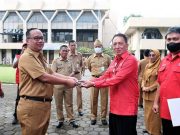 Memperingati HUT Ke 77 PMI, Wali Kota Serahkan Bantuan Satu Unit Ambulans
