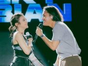 Lirik ‘You’re Mine’, Single Kolaborasi Rizky Febian dan Mahalini Pasangan penyanyi Rizky Febian dan Mahalini Raharja dalam aksi panggungnya. Foto: @/rizkyfebian.