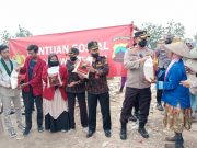Petugas TPA dan Pemulung Sampah Terima Bantuan Beras dari Polres Blora