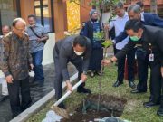 Hendi Ikut Hijaukan Kampus USM