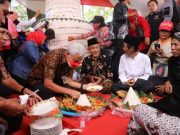 Tasyakuran Jalan, Warga Pesanggrahan Kesugihan Tumpengan Bareng Ganjar Pranowo