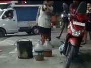BBM Pertalite Terkontaminasi Air, Beredar Video Warga Kuras Tangki Kendaraan