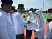 Ribuan Santri Ikuti Upacara, Bupati Kebumen Beri Penghargaan