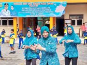 Peringati HCTPS, Ny. Eka Edy Supriyanta Bersama Pelajar Senam Cuci Tangan