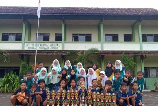 Ml Tarbiyatul Athfal Mambak Juara Umum Porsema KKMI Pakisaji